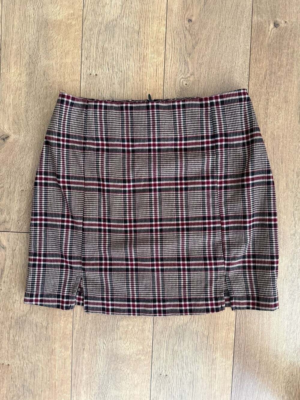 Love on a Hanger Red Plaid Mini Skirt with Front Slits Size 7